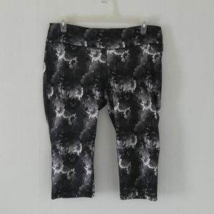 Danskin floral Capri leggings